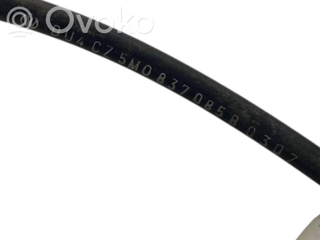 Priekšpusē slēdzene