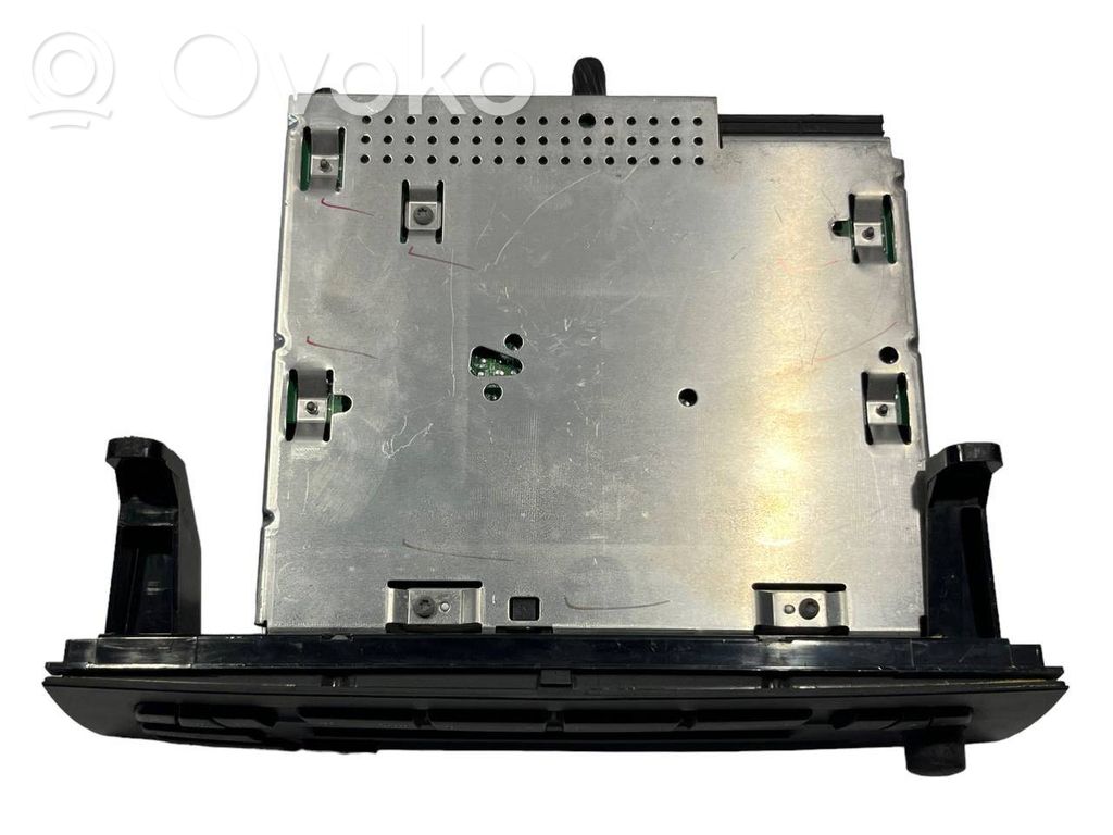 Radio / CD/DVD player / navigation