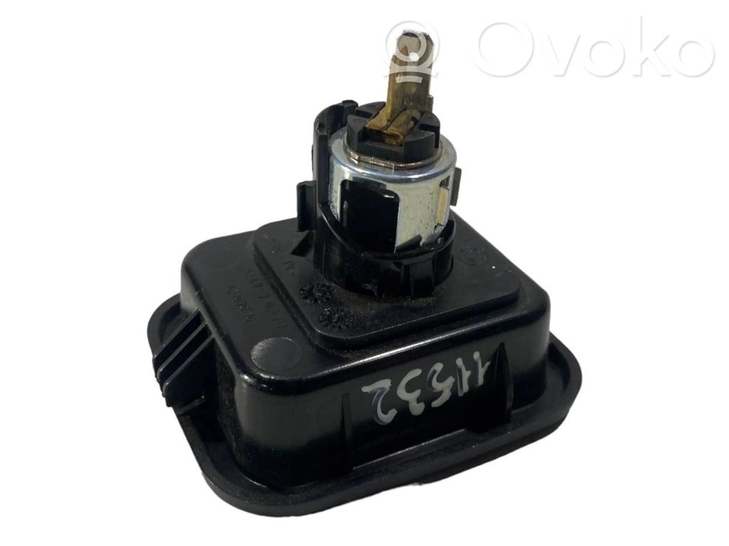 12 V socket (rear)