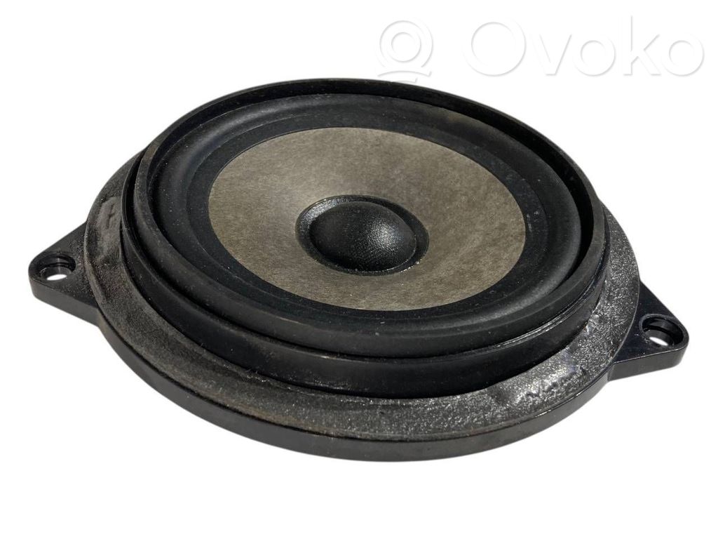 Speaker(s) in front door