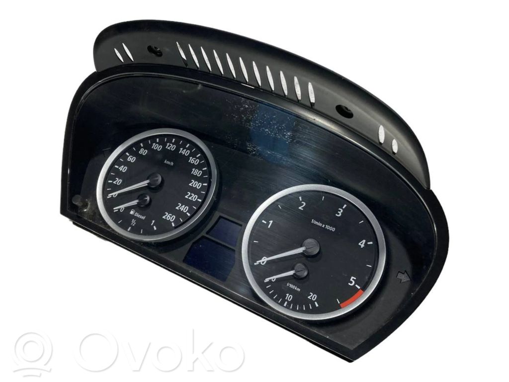 Speedometer (in the instrument panel)