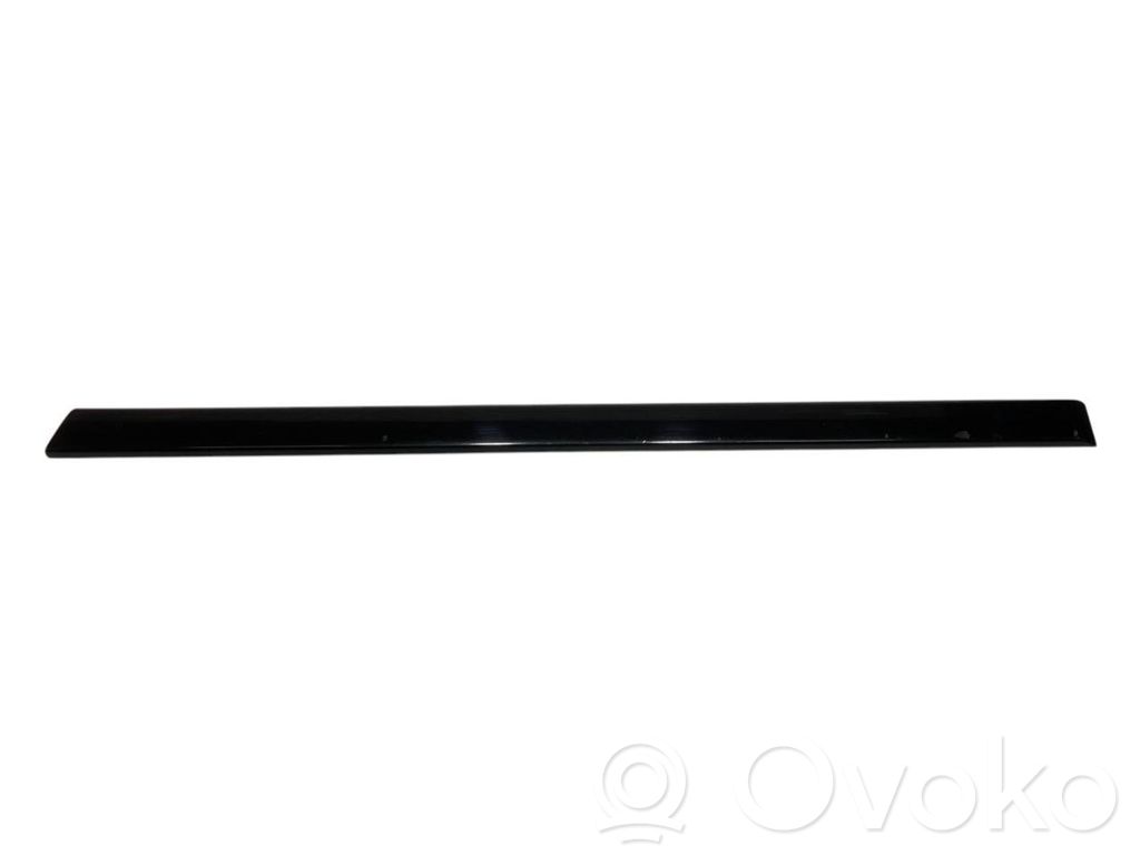 Aizmugurē durvju dekoratīvā apdare (moldings)