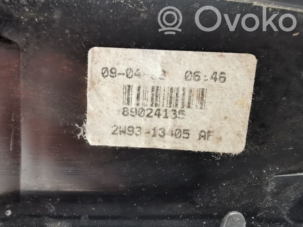 Aizmugurējais lukturis virsbūvē