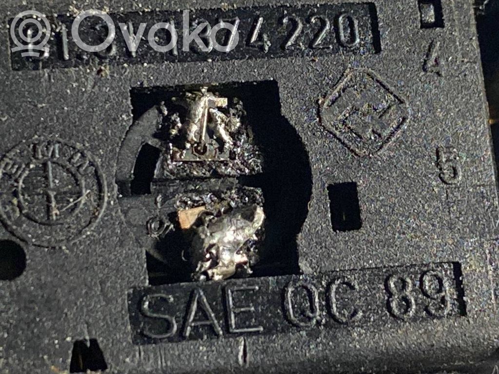 Avārijas lukturu slēdzis