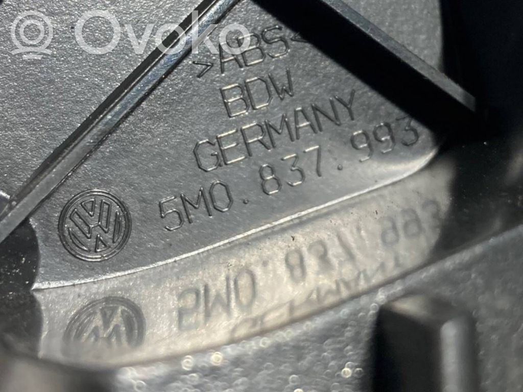 Augsto frekvenču skaļrunis (-i) priekšējās durvīs