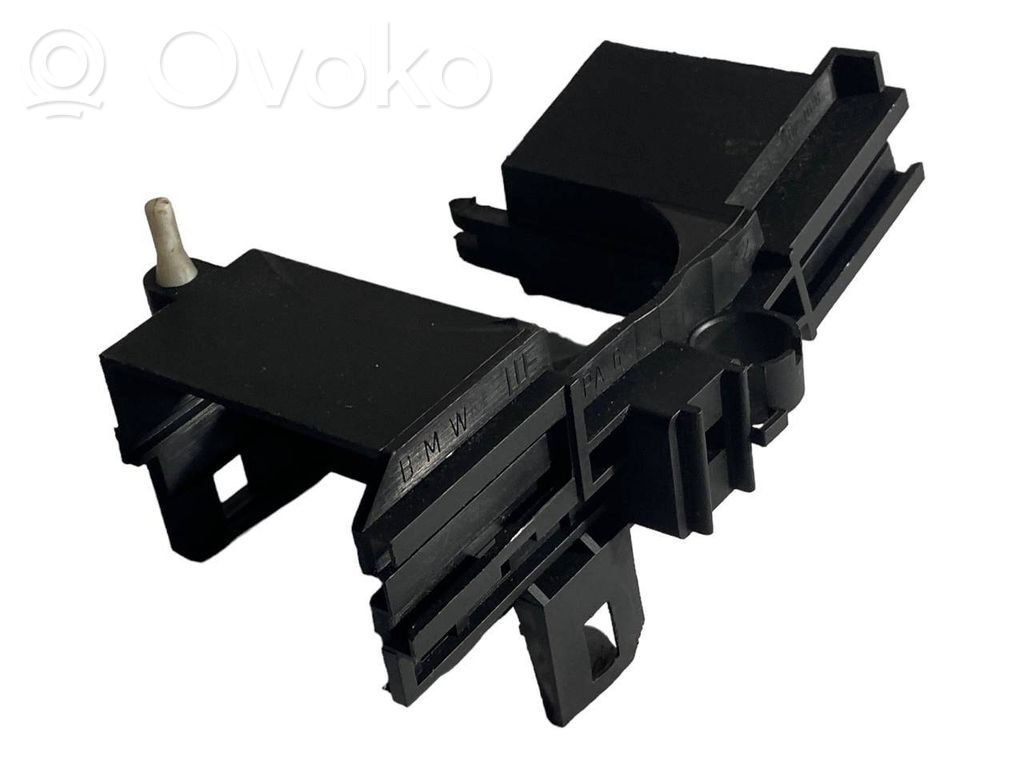 Steering axle trim
