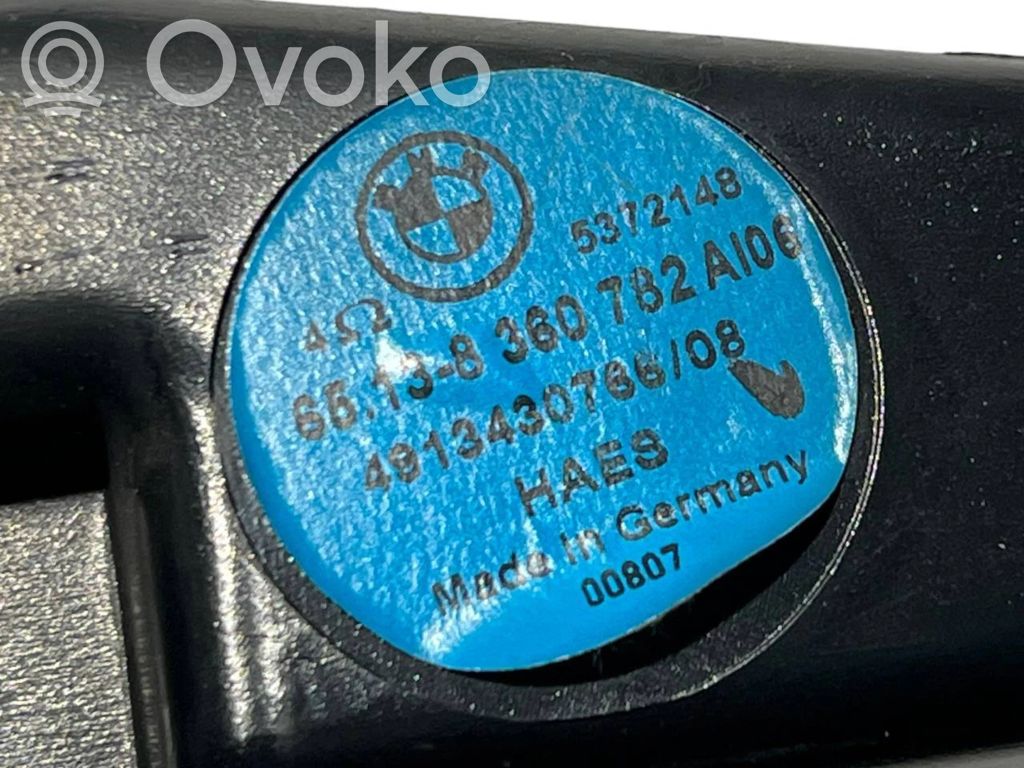 Skaļrunis (-i) priekšējās durvīs