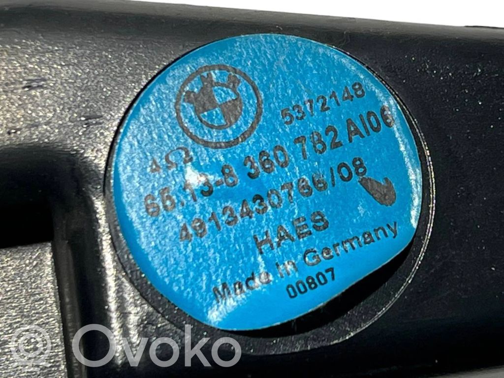 Skaļrunis (-i) priekšējās durvīs