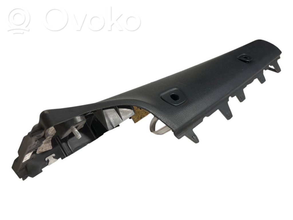 Боковая декоративная отделка (у окна)