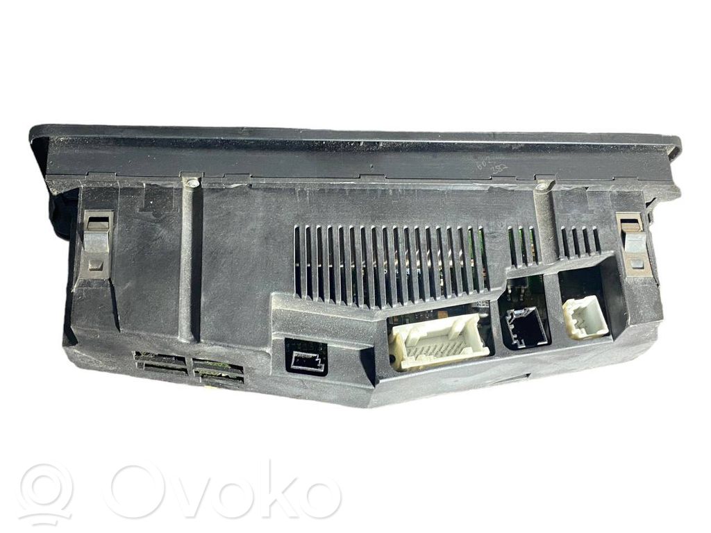 Air conditioning / climate control / interior heating control unit (in the passenger compartment)