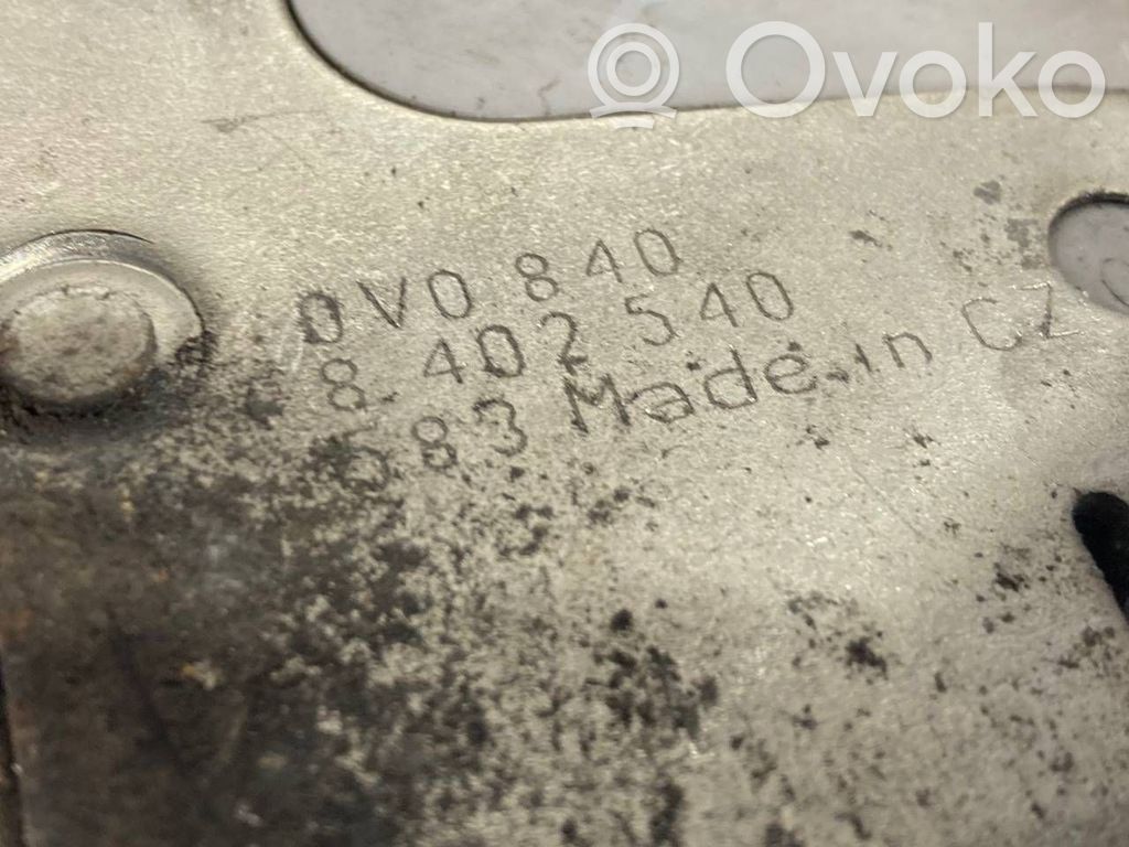 Priekšpusē slēdzene