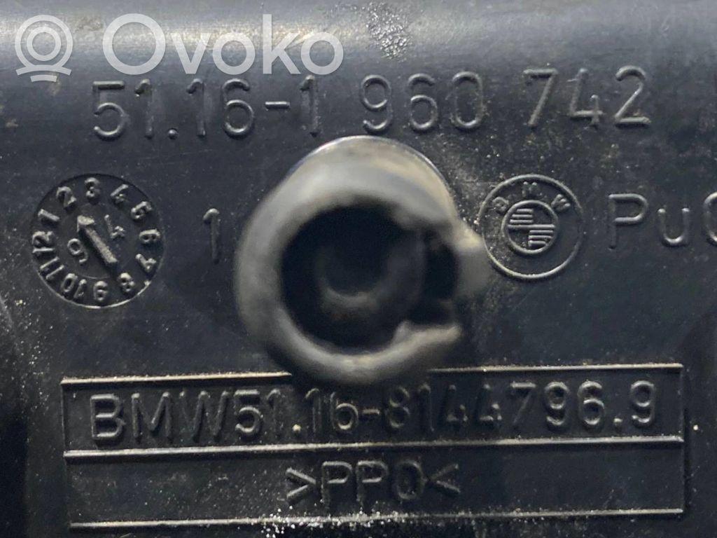 Пепельница (передняя)