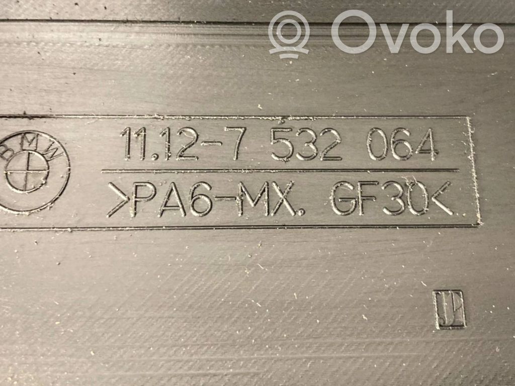 Dzinēja pārsegs (dekoratīva apdare)