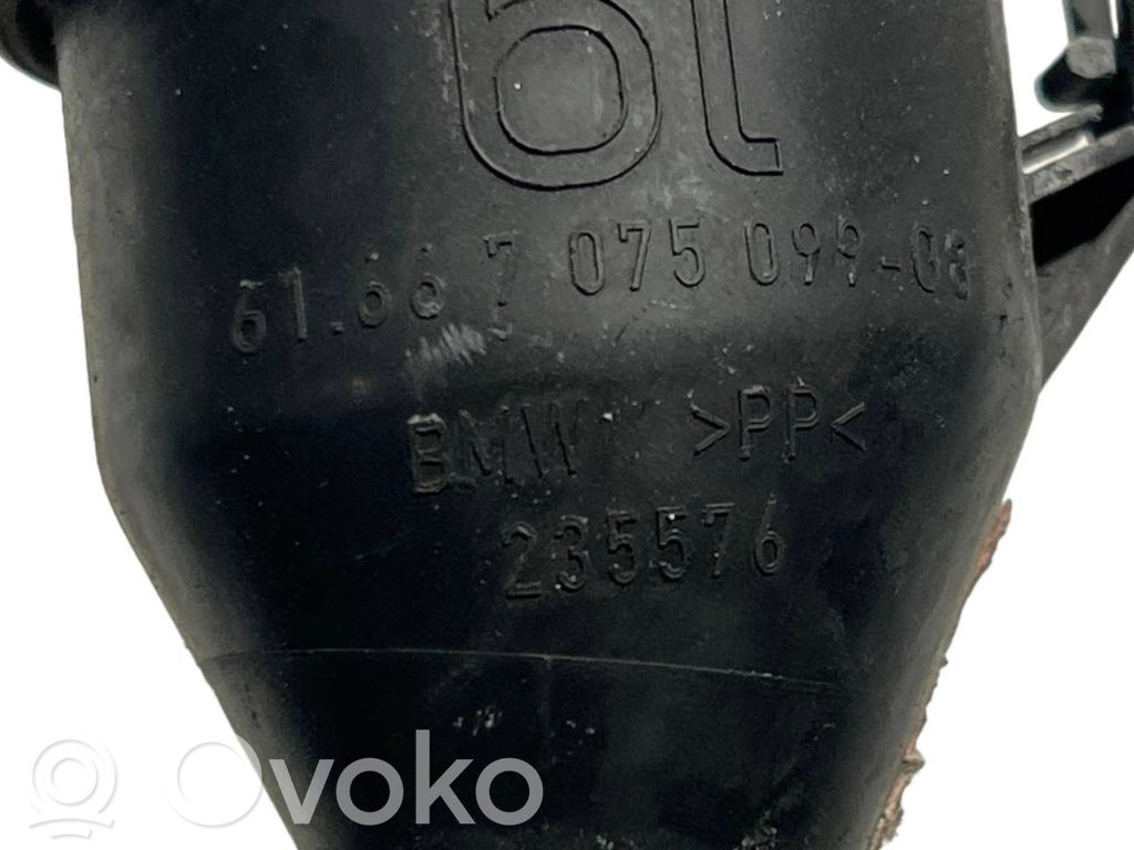 Logu šķidruma tvertnes aizpildīšanas caurule