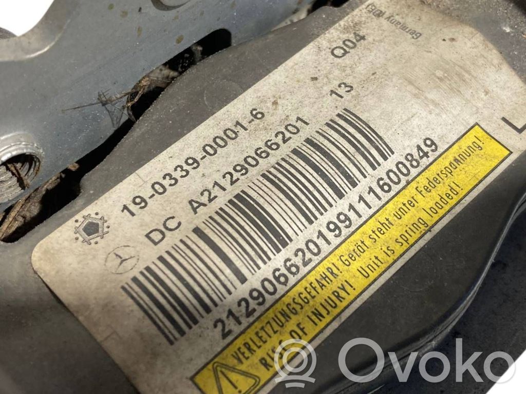 Dzinēja pārsega eņģe (-es)