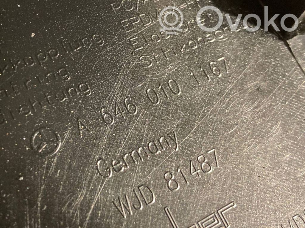 Dzinēja pārsegs (dekoratīva apdare)