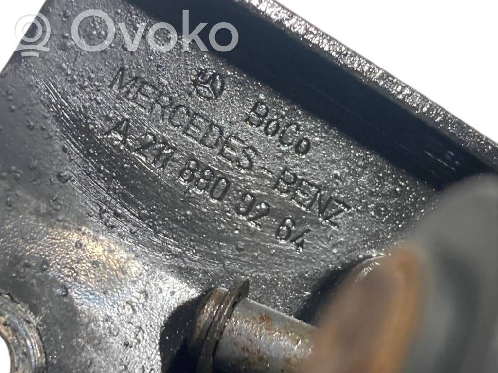 Dzinēja pārsega slēdzene