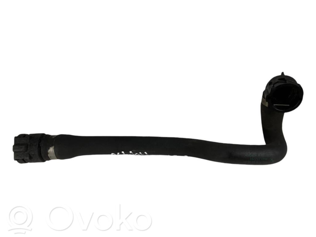 Caurulīte (-es) / šļūtene (-es)