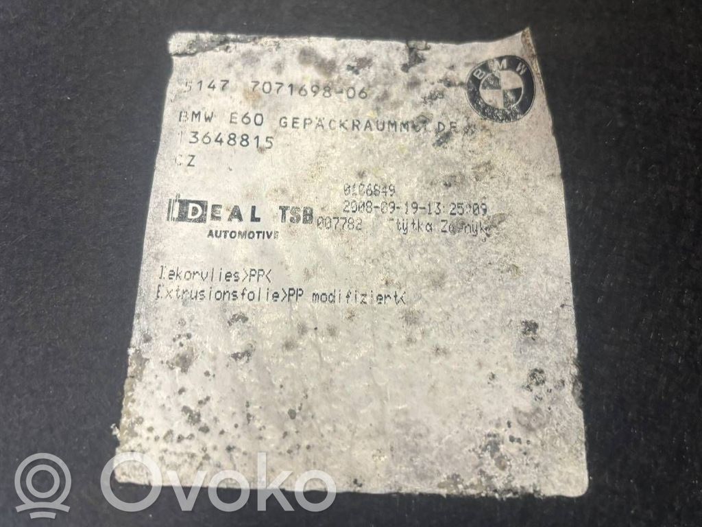 Rezerves riteņa nodalījuma dekoratīvā apdare