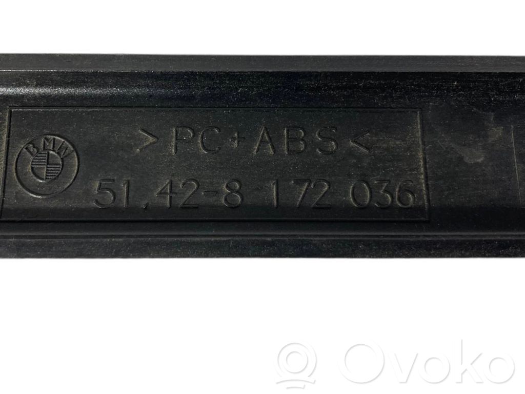 Aizmugurē durvju dekoratīvā apdare (moldings)