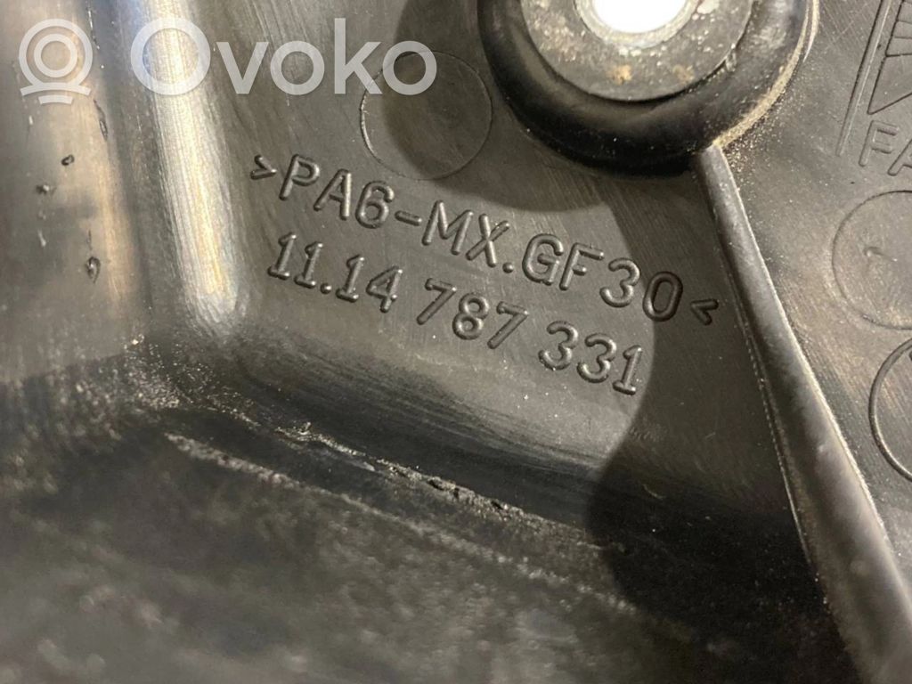 Dzinēja pārsegs (dekoratīva apdare)