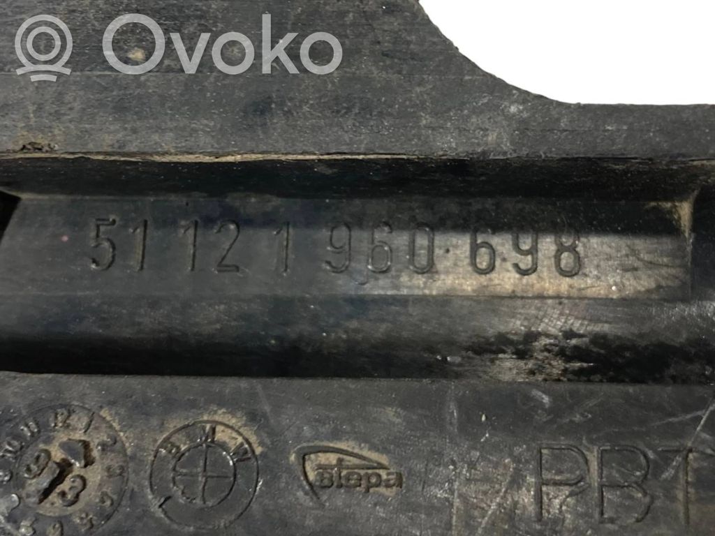 Rear bumper mounting bracket