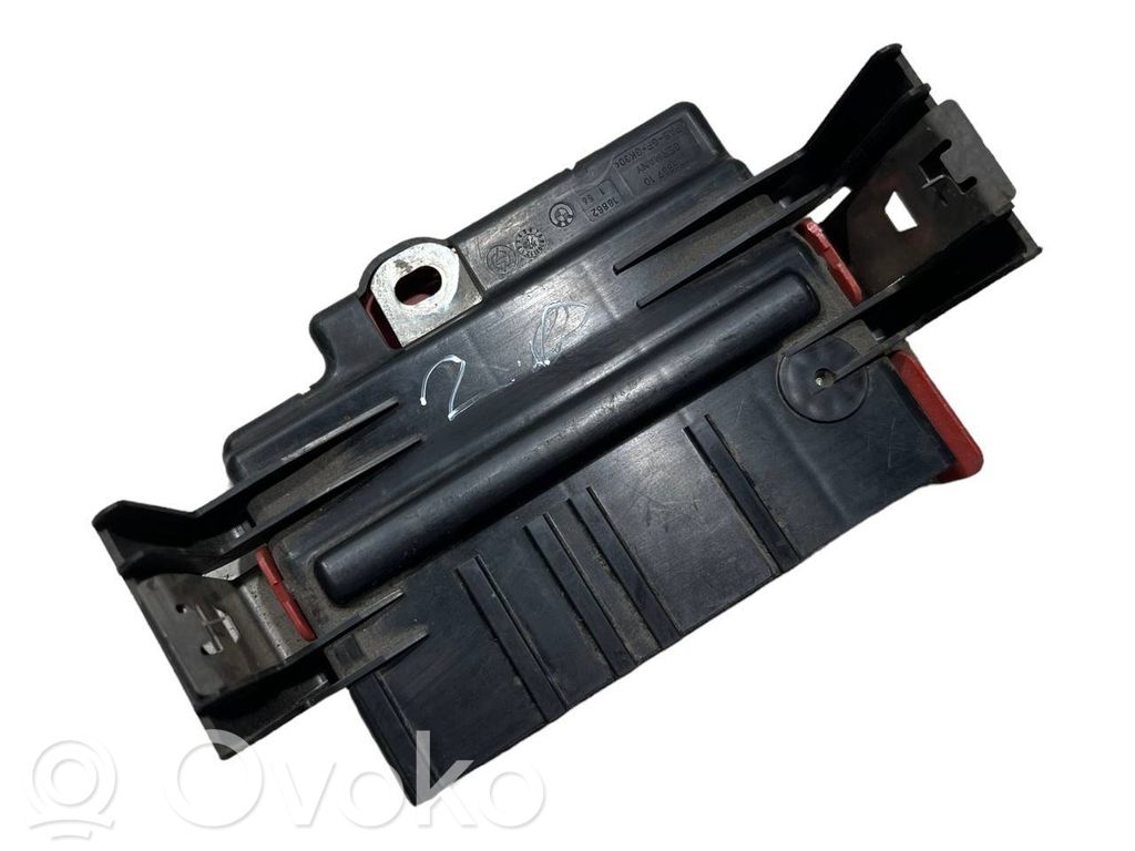 Positive wire connection assembly