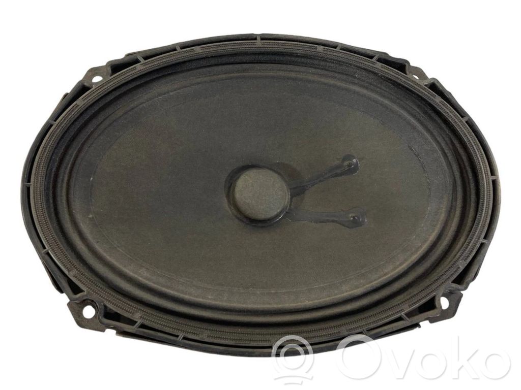 Speaker(s) in the rear window