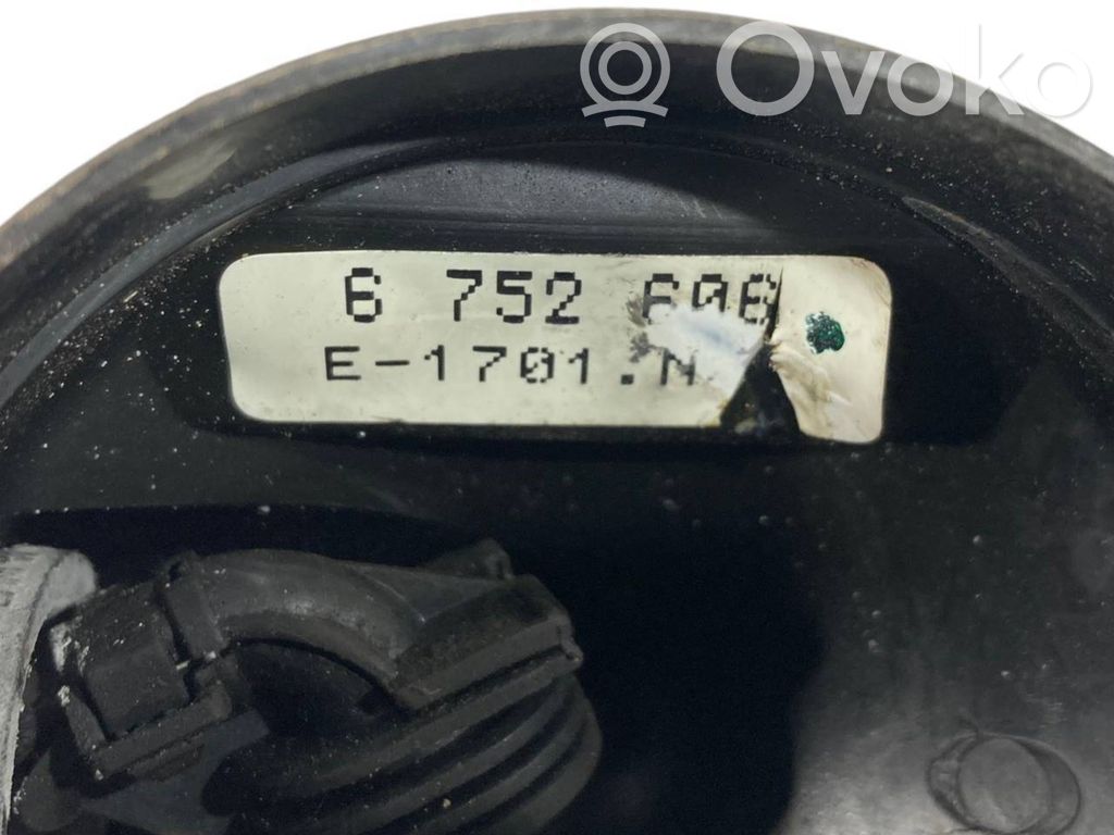 Priekšpusē piekares augstuma sensors