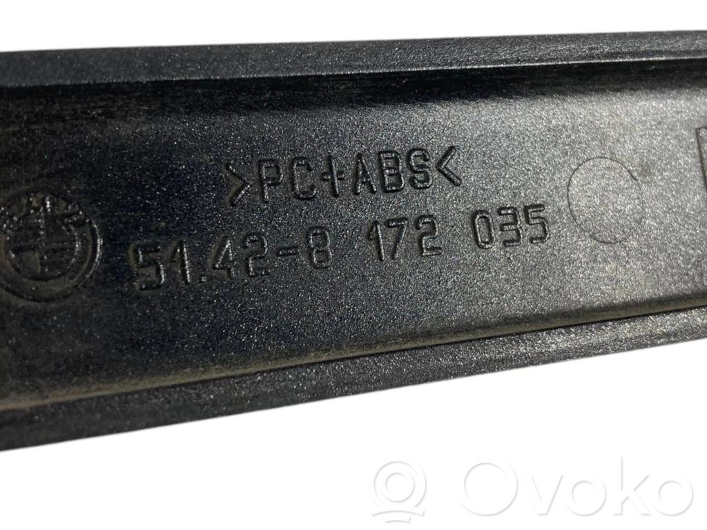 Aizmugurē durvju dekoratīvā apdare (moldings)