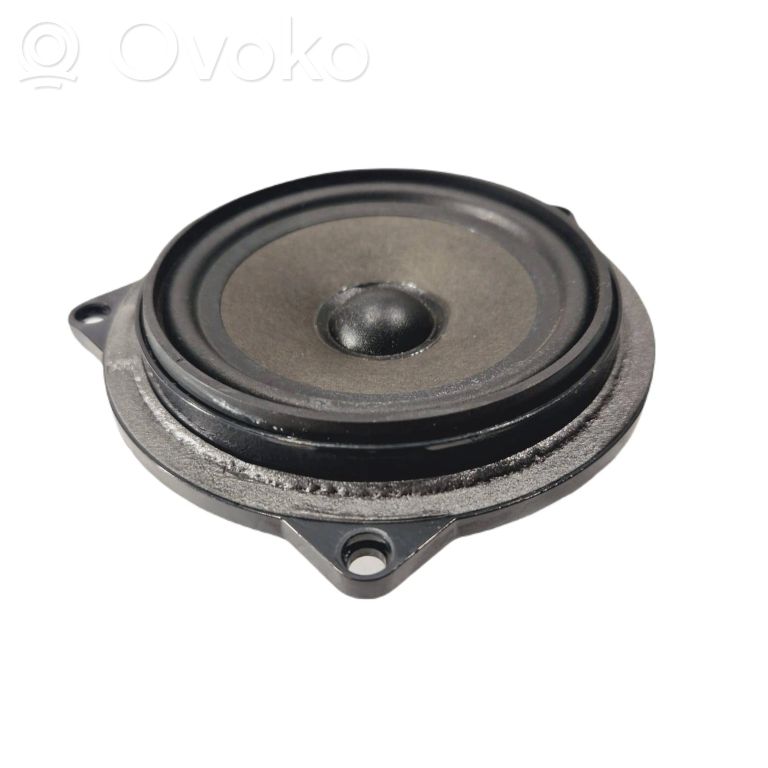 Speaker(s) in the rear door