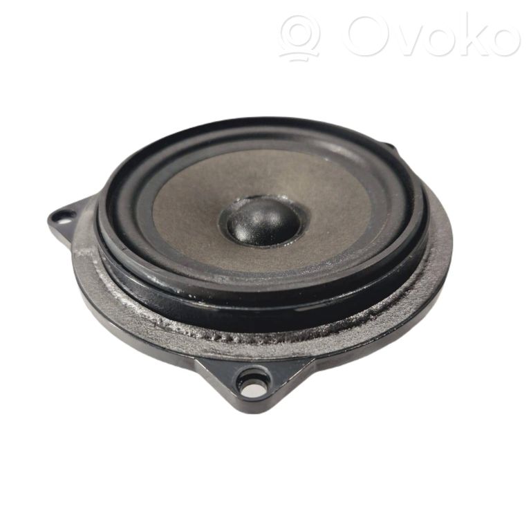 Speaker(s) in the rear door