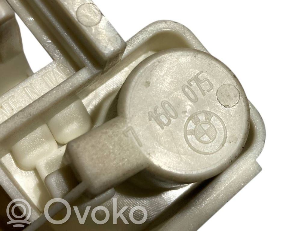 Aizmugures spuldzes vāka turētājs