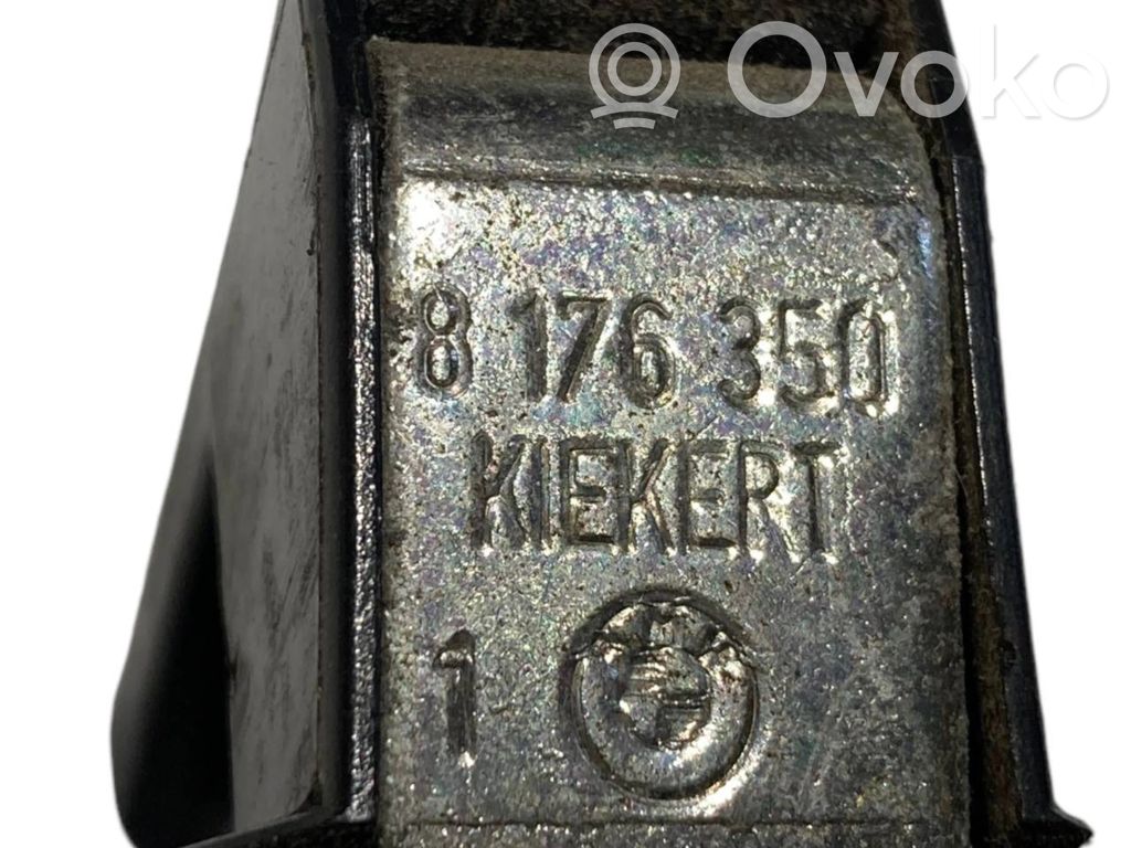 Aizmugurē slēdzenes cilpa