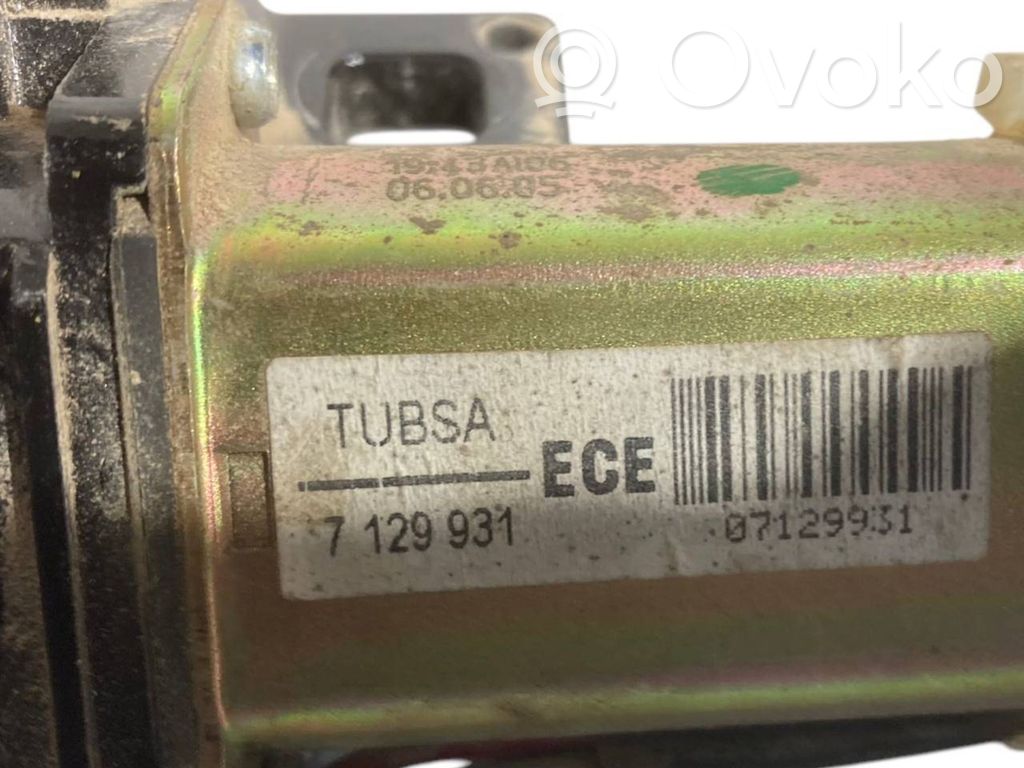 Aizmugurējā pārsega pievilcējs