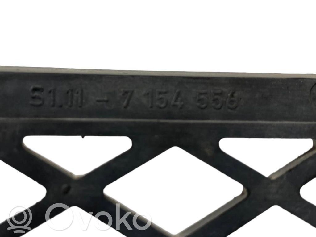 Apakšējais režģis (trīsdaļīgs)