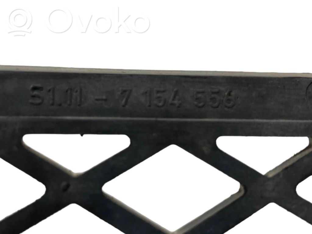 Lower grille (three-piece)