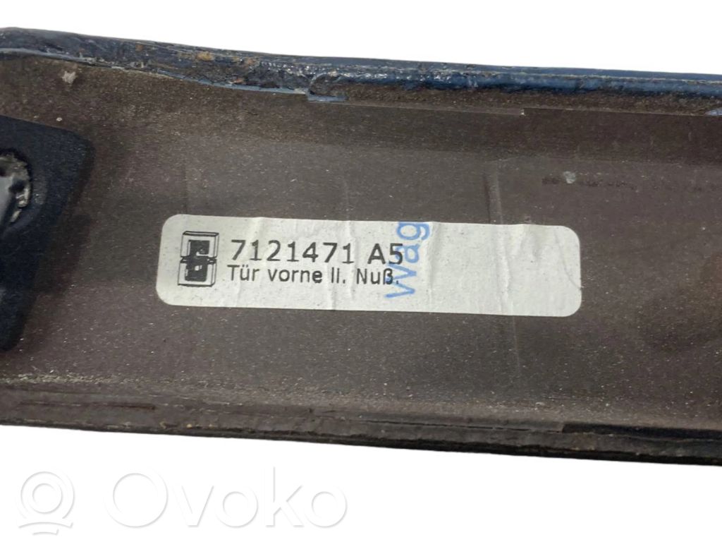 Priekšpusē dekoratīvās apdares lenta