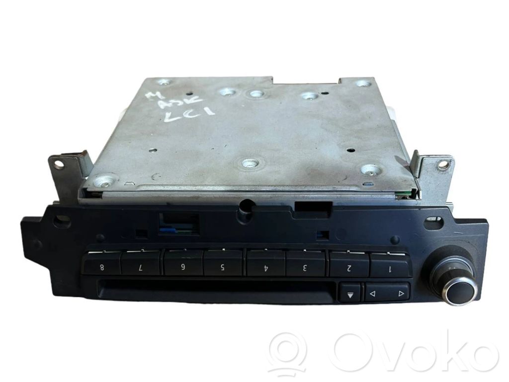 Radio / CD/DVD atskaņotājs / navigācija