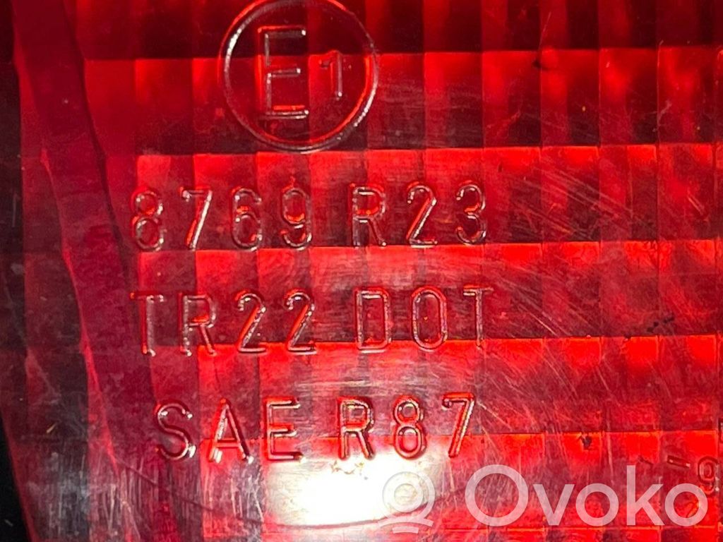 Задний фонарь на капоте