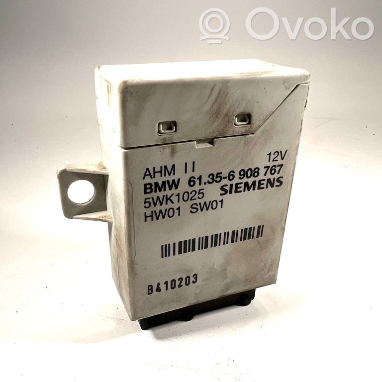 Piekabes āķa vadības bloks