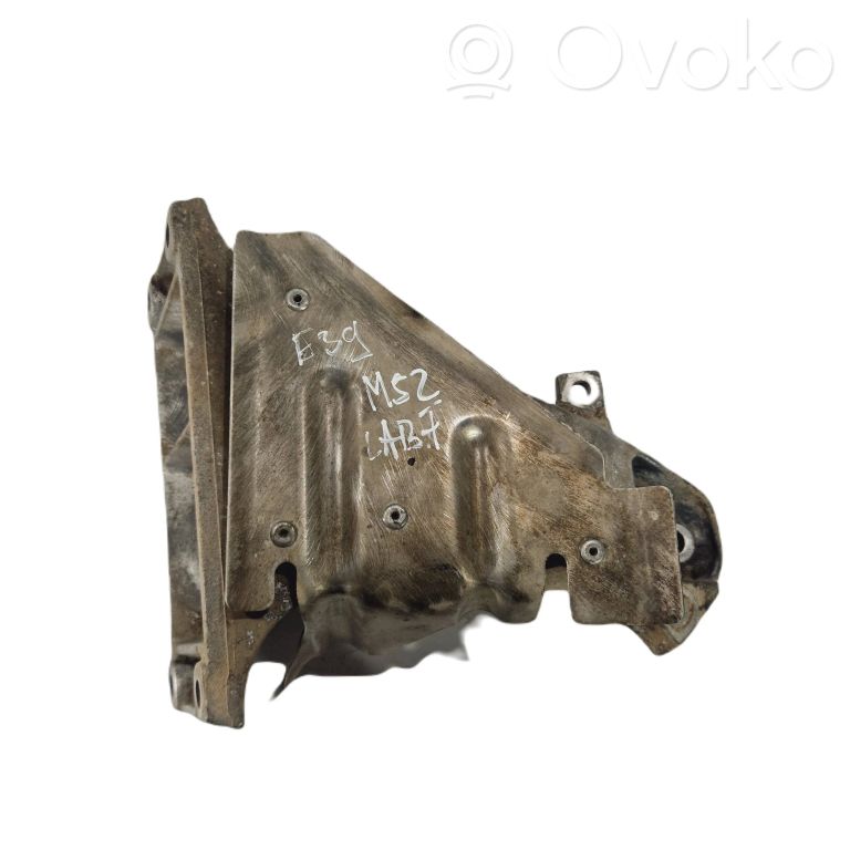 Engine mounting bracket