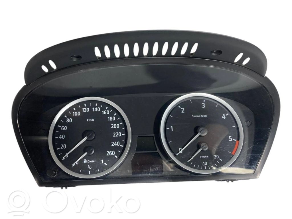 Speedometer (in the instrument panel)