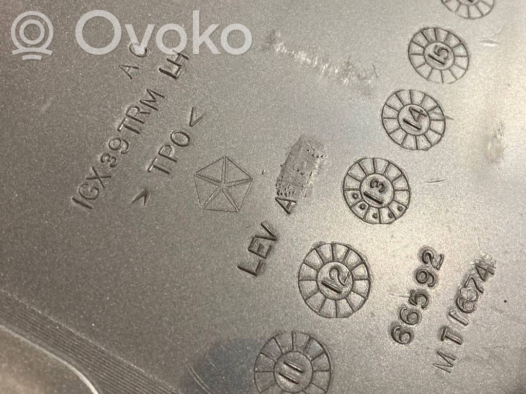 Aizmugurē durvju stikla apdare