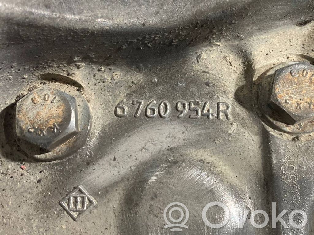 Priekšējā riteņa rumbas vārpstas šarnīrs (stupica, capfa)