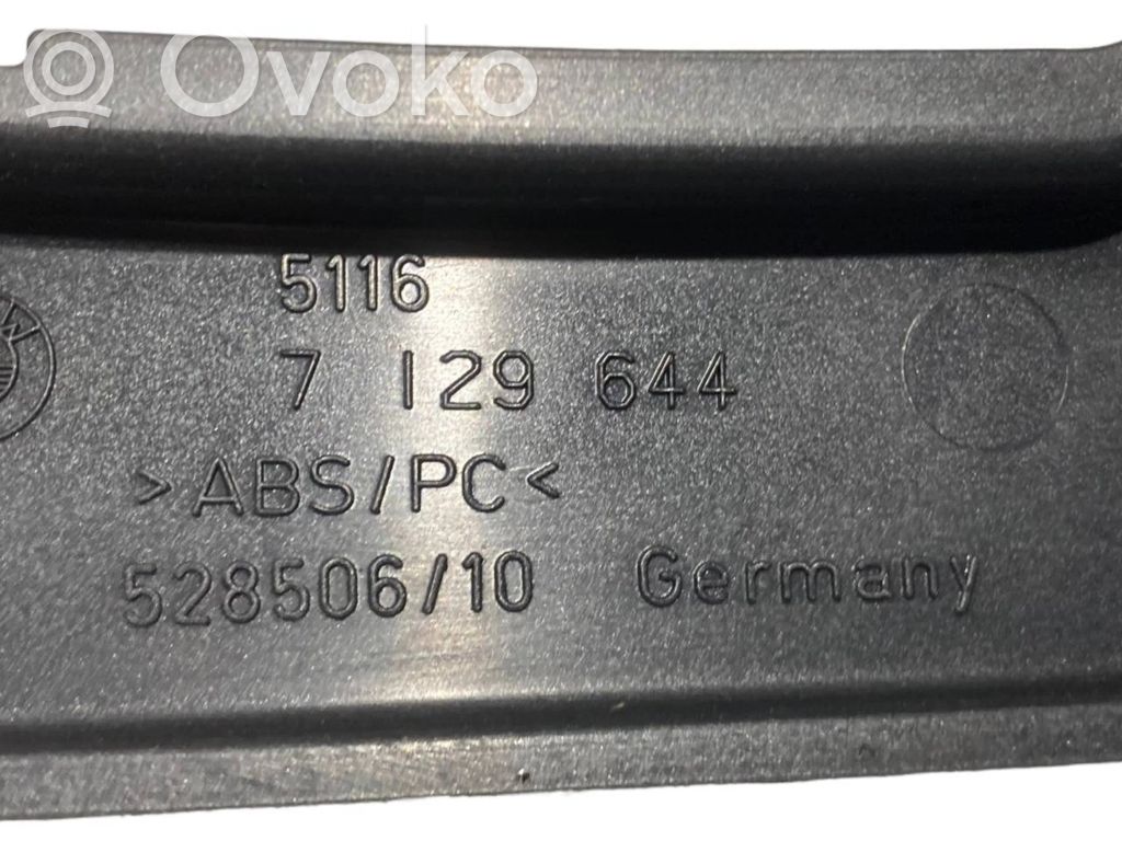 Ātrumu pārslēgšanas sviras dekoratīvā apdare (plastmasas)