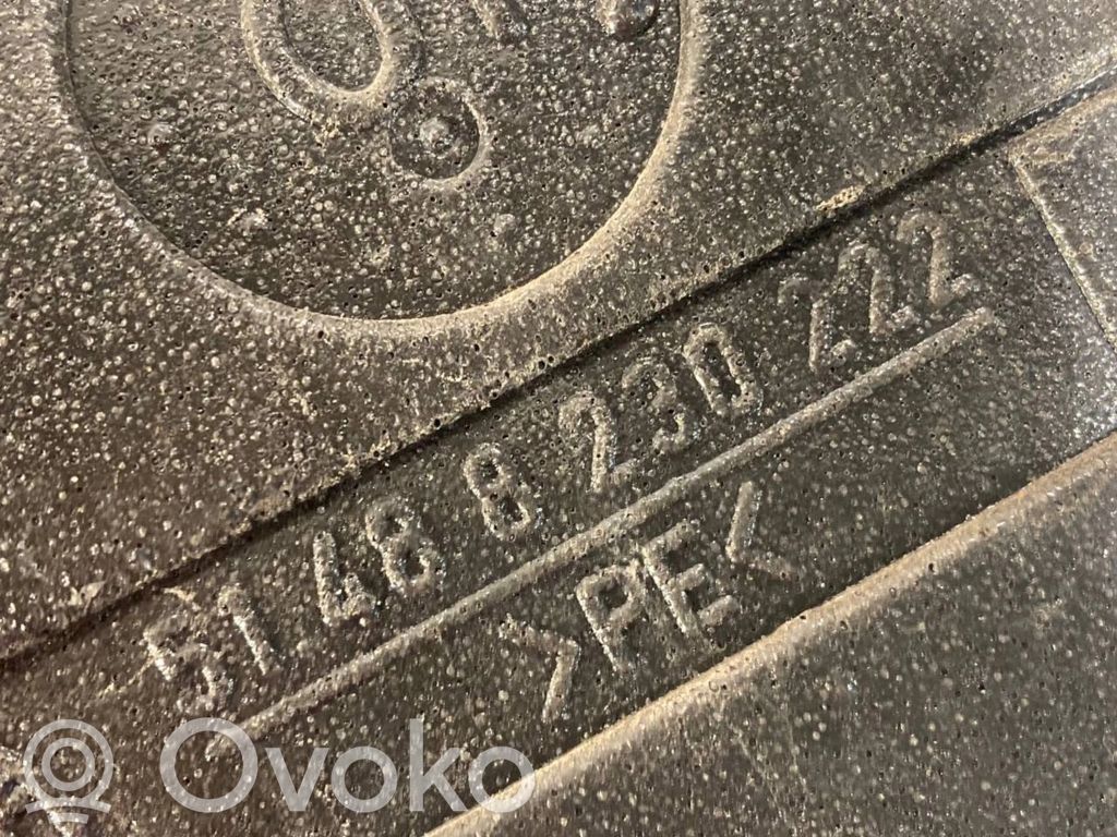 Cita veida aizmugurē durvju dekoratīvās apdares detaļas