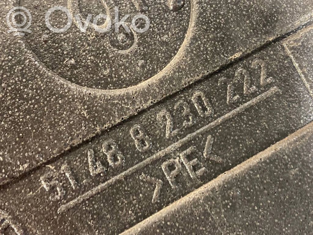 Cita veida aizmugurē durvju dekoratīvās apdares detaļas