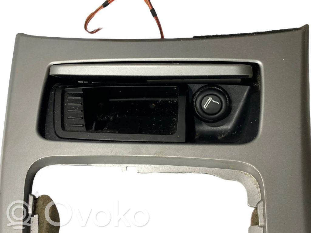 Gear shift lever decorative trim (plastic)