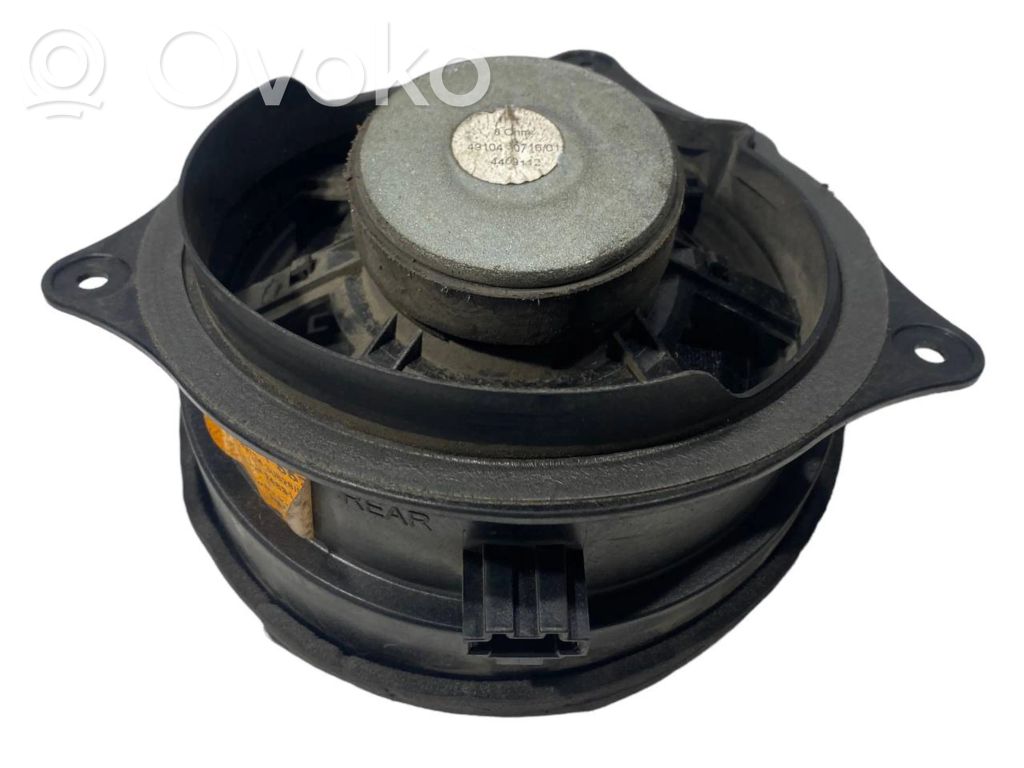 Speaker(s) in the rear door